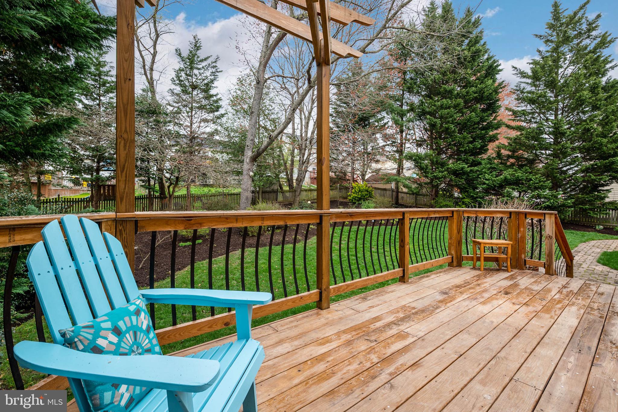 COURTS OF FOUR SEASONS - Residential