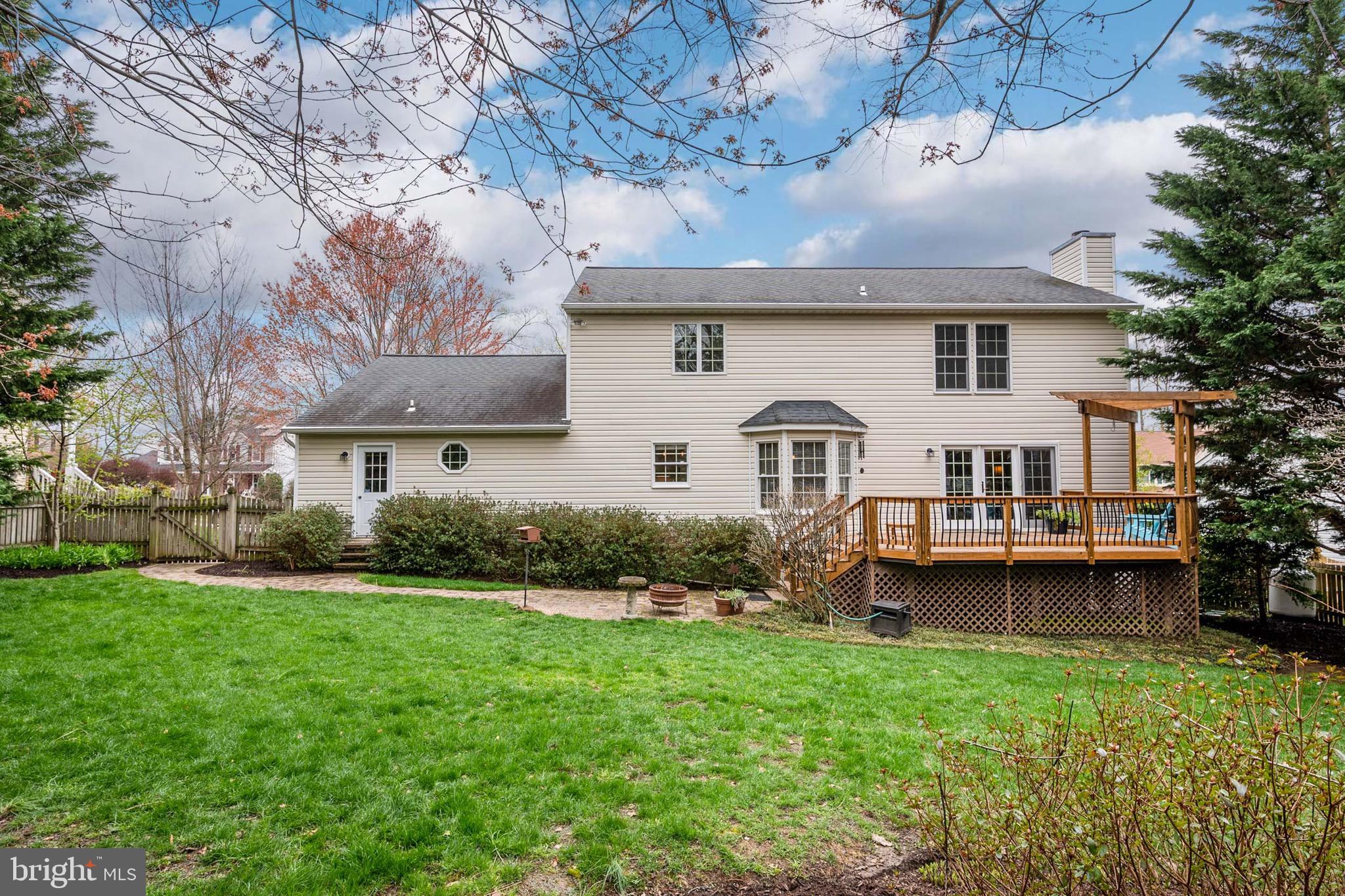 COURTS OF FOUR SEASONS - Residential