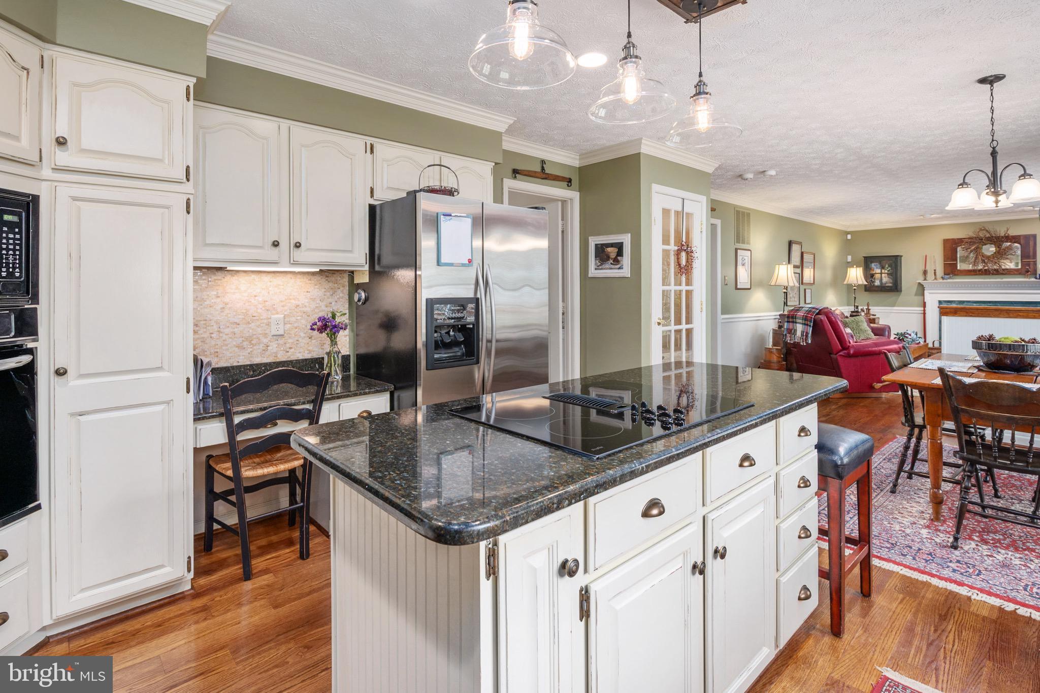 COURTS OF FOUR SEASONS - Residential