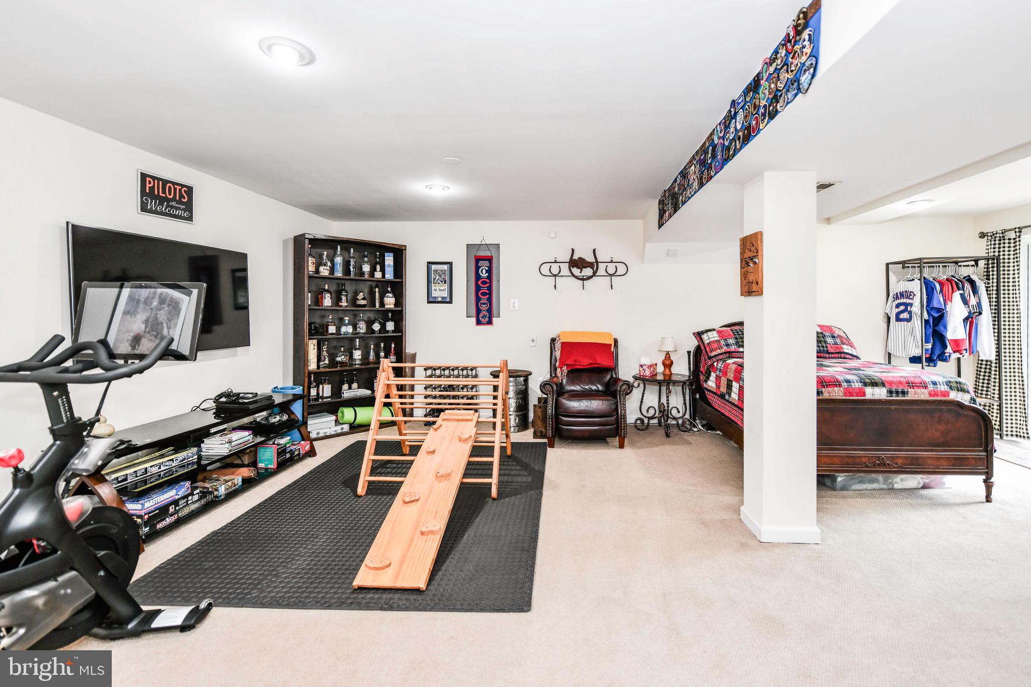 CHANTILLY HIGHLANDS - Residential