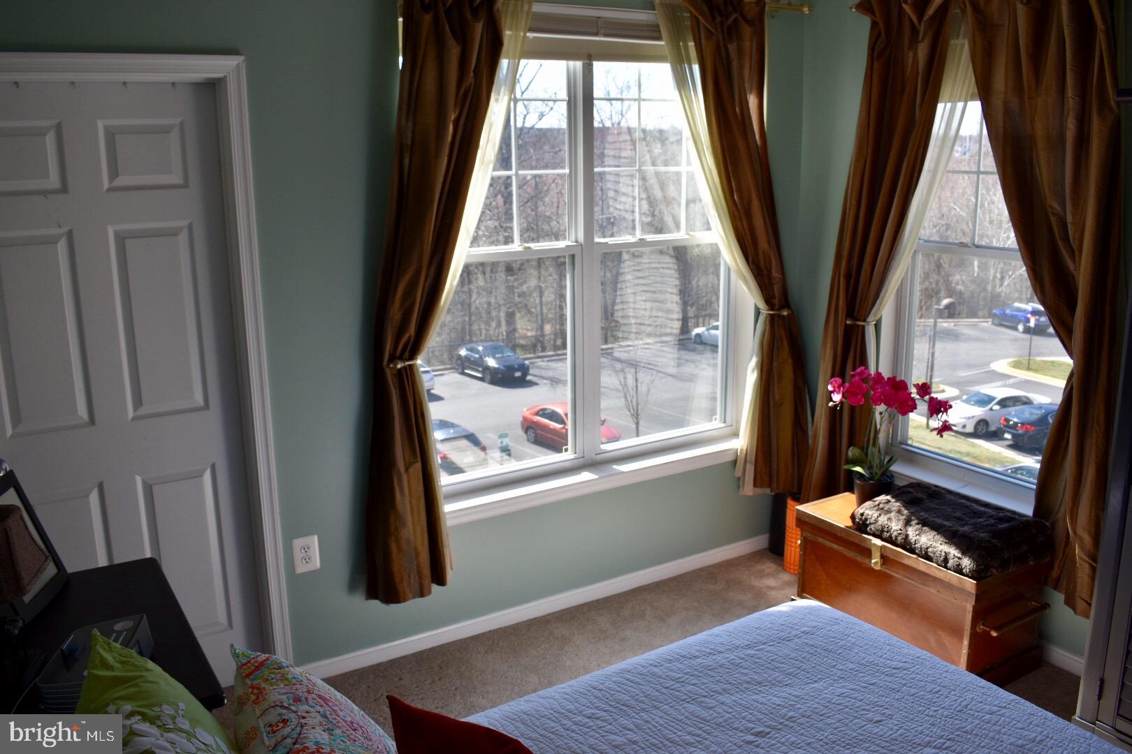 FAIRFAX RIDGE CONDOS - Residential Lease