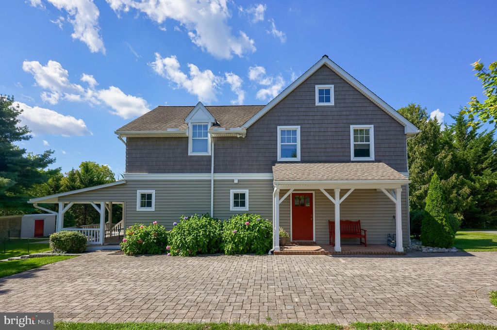 Photo of 914 Meadowbreeze Ln, LITITZ, PA 17543 (MLS # PALA2074890)