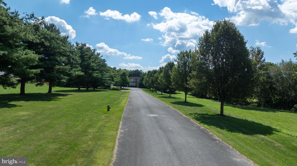 Photo of 914 Meadowbreeze Ln, LITITZ, PA 17543 (MLS # PALA2074890)