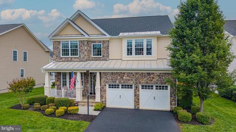 Photo of 5520 Blackburns Ford Court, HAYMARKET, VA 20169 (MLS # VAPW2120616)