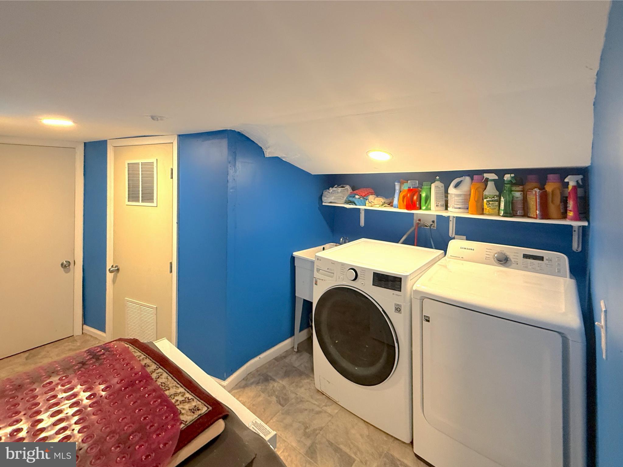 WOODMERE - Residential