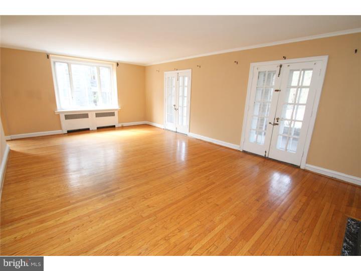 EAST OAK LANE - Residential