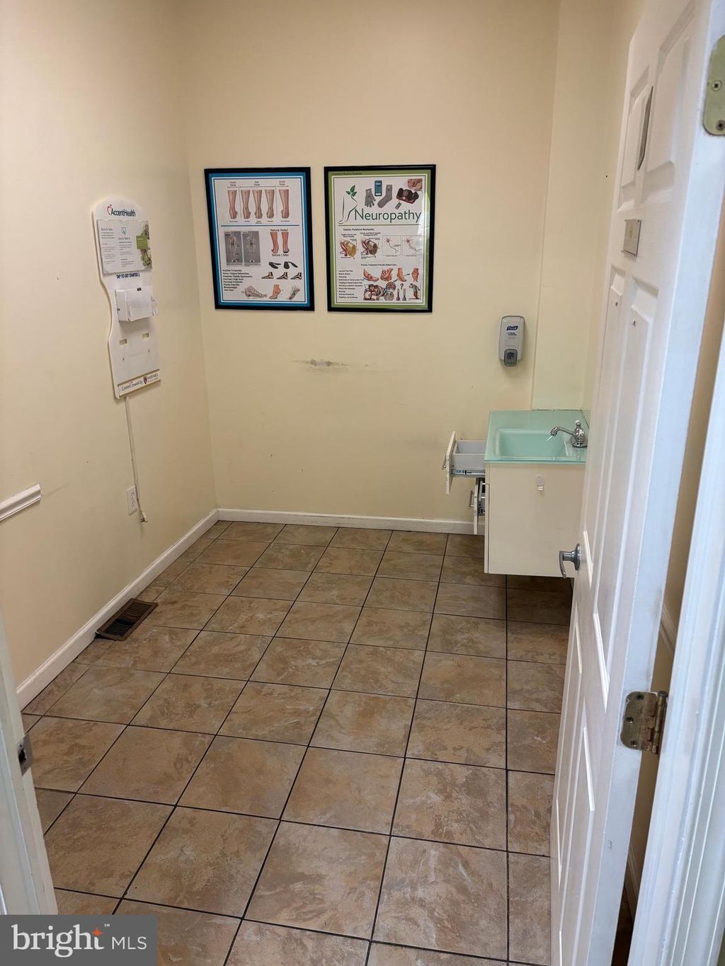 Photo of 521 W Girard Avenue, PHILADELPHIA, PA 19123 (MLS # PAPH2575890)