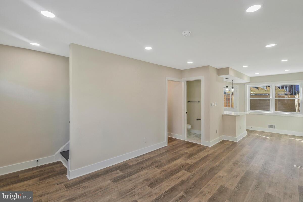1319 DEXTER TERRACE SE