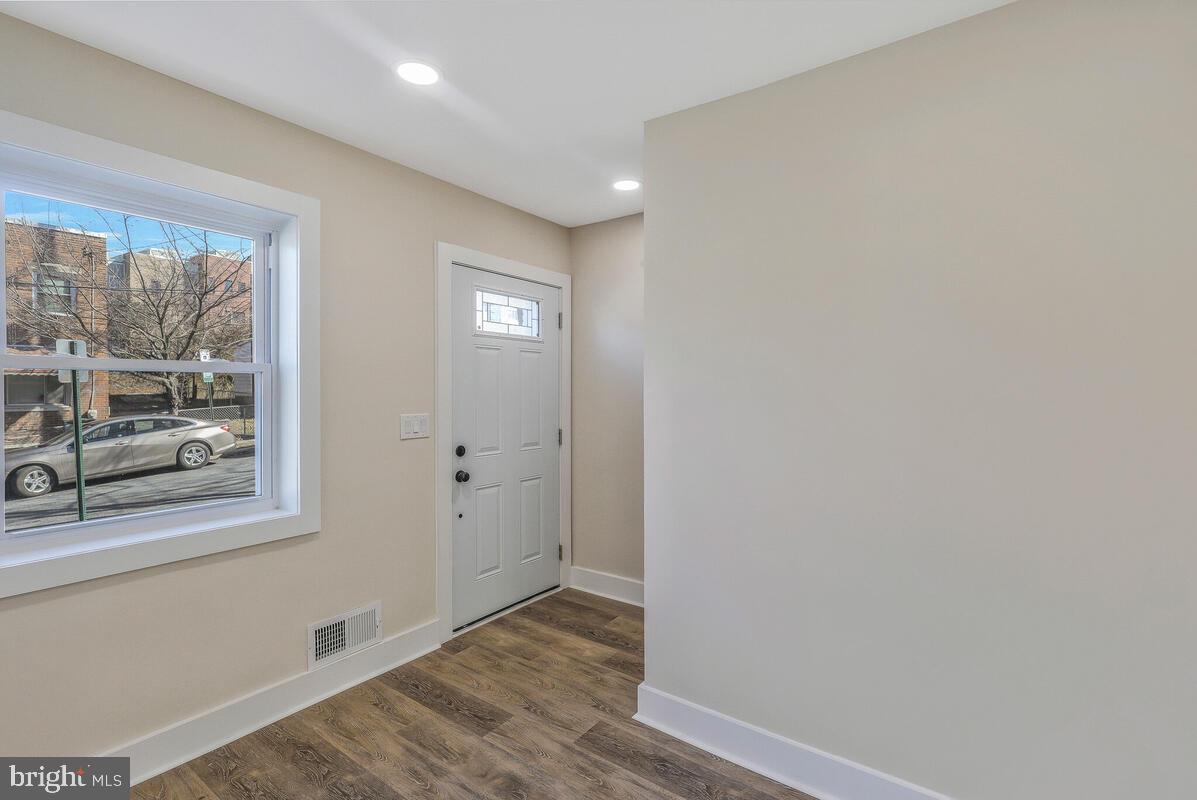 1319 DEXTER TERRACE SE