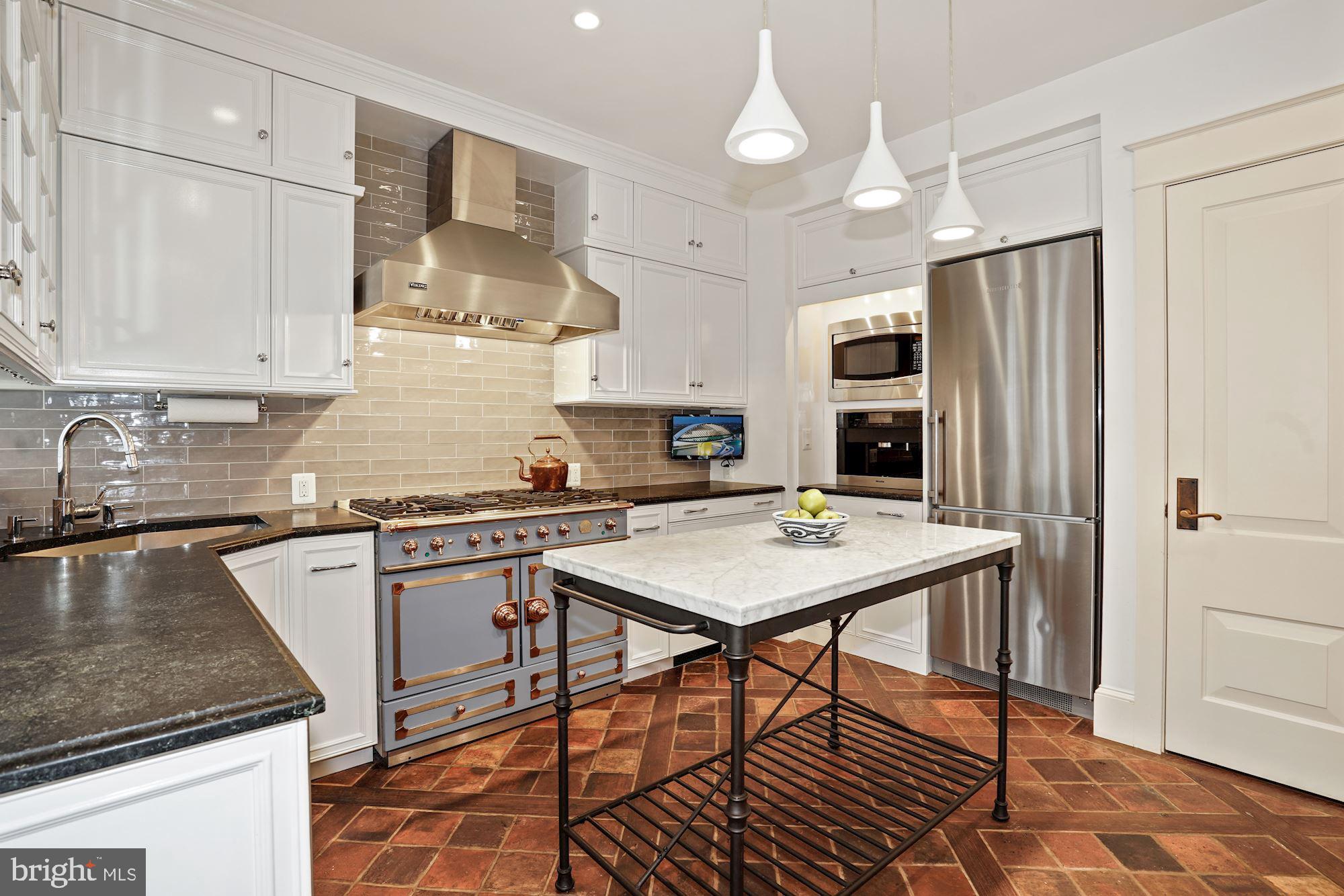 OLD TOWN ALEXANDRIA - Residential