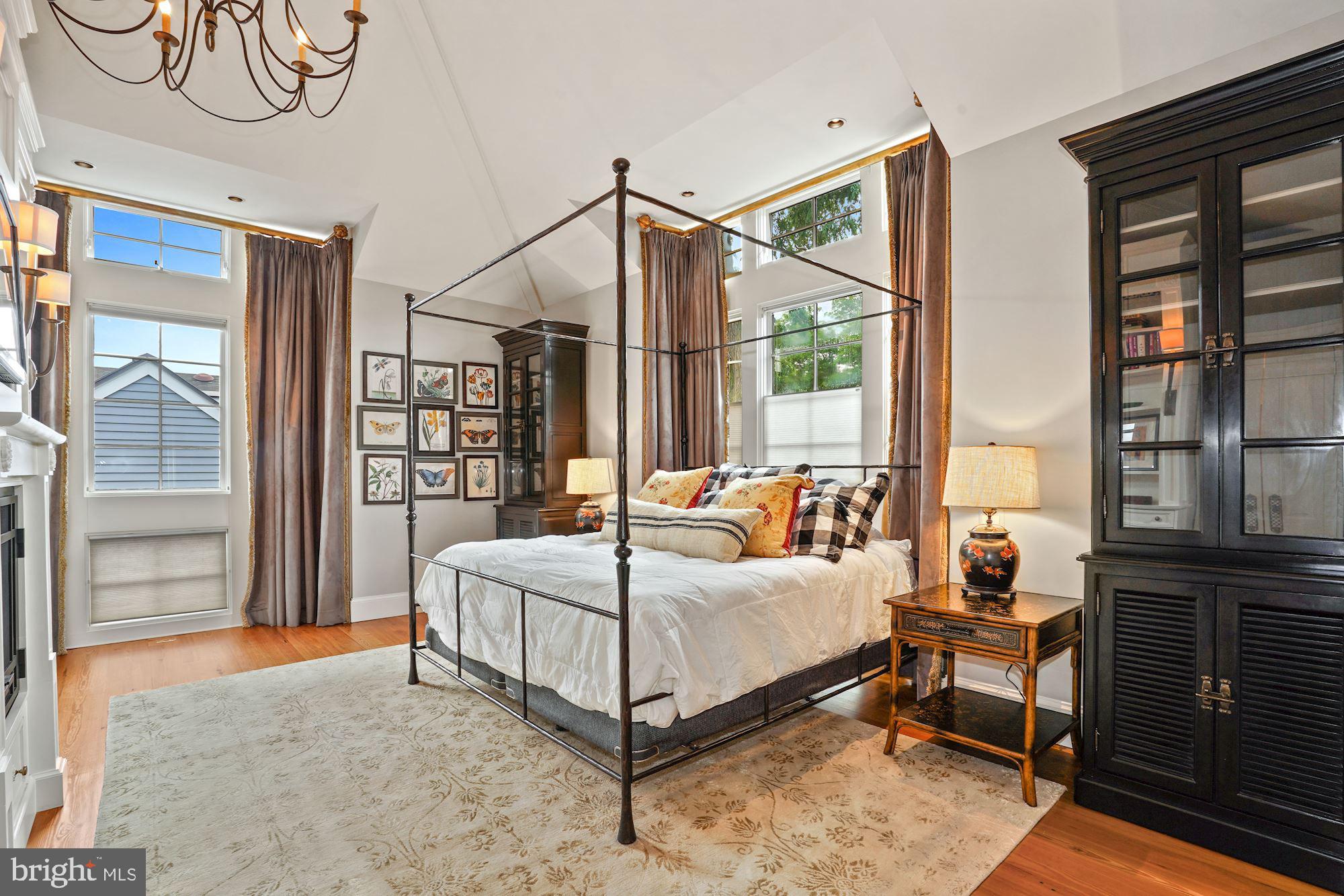 OLD TOWN ALEXANDRIA - Residential