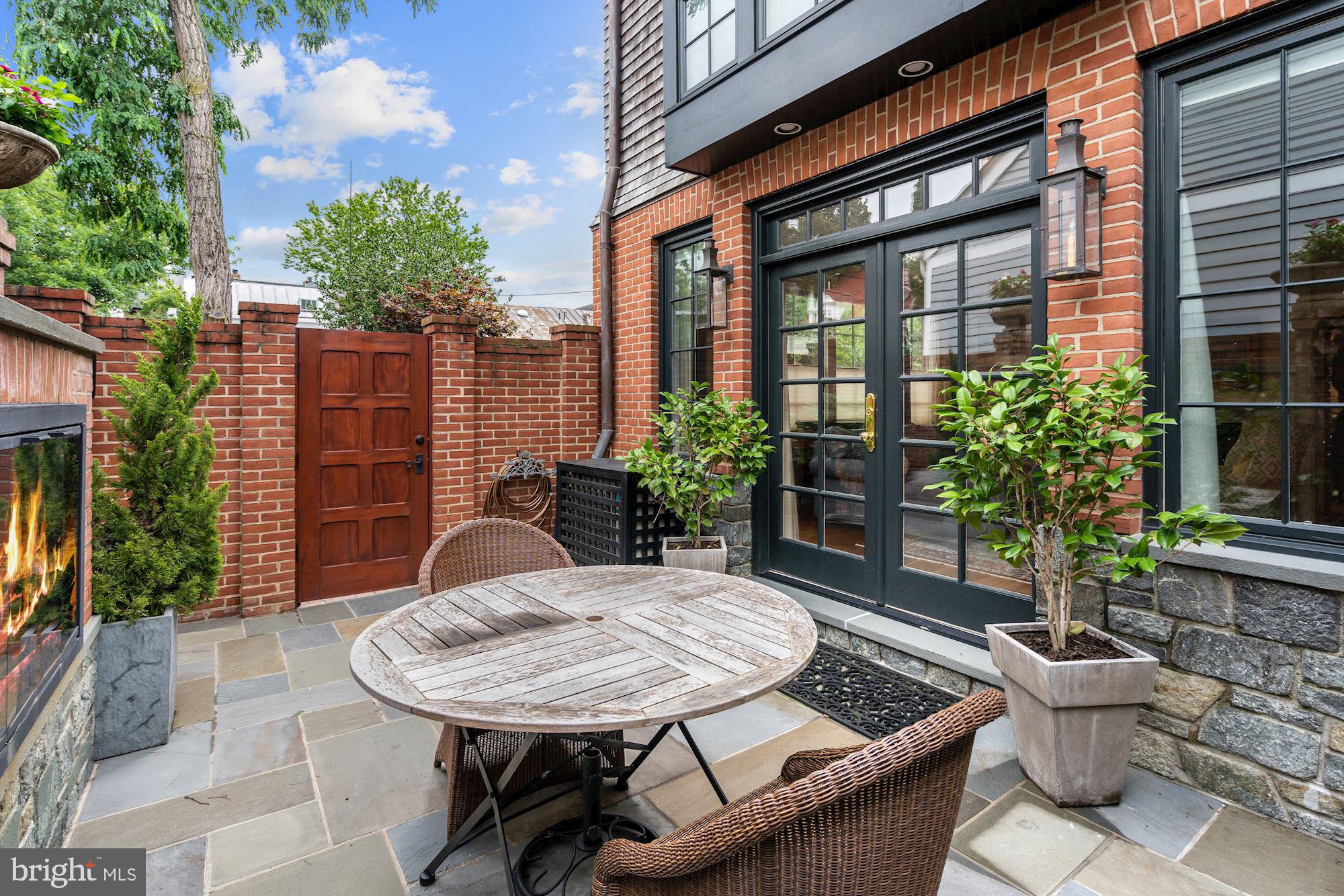 OLD TOWN ALEXANDRIA - Residential