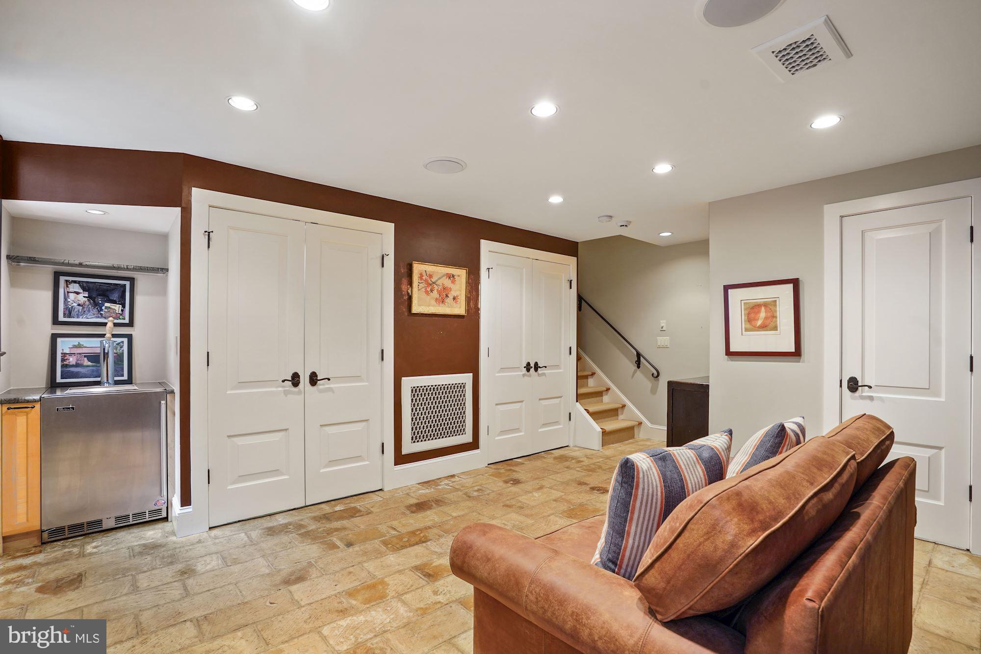 OLD TOWN ALEXANDRIA - Residential