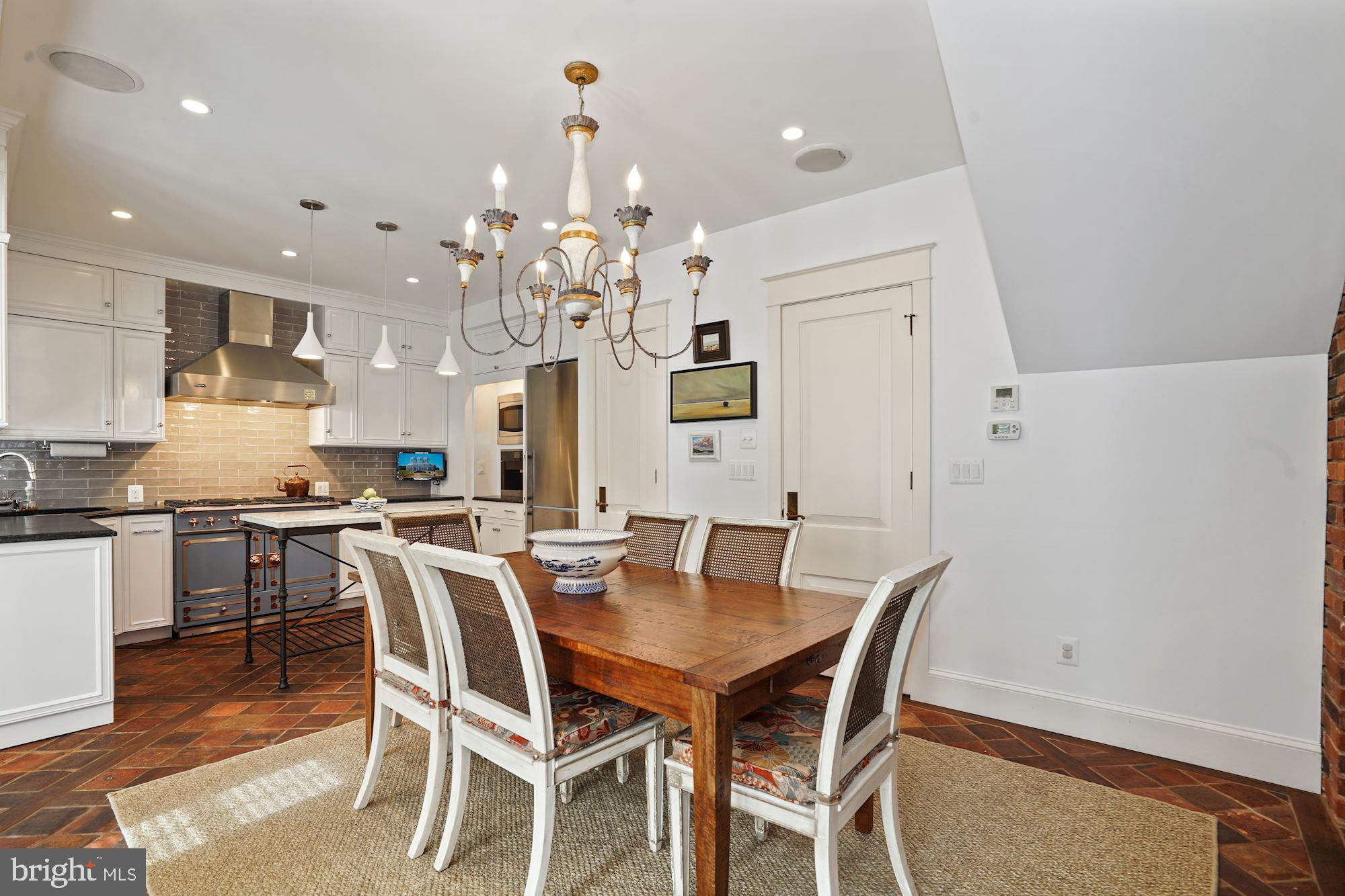 OLD TOWN ALEXANDRIA - Residential