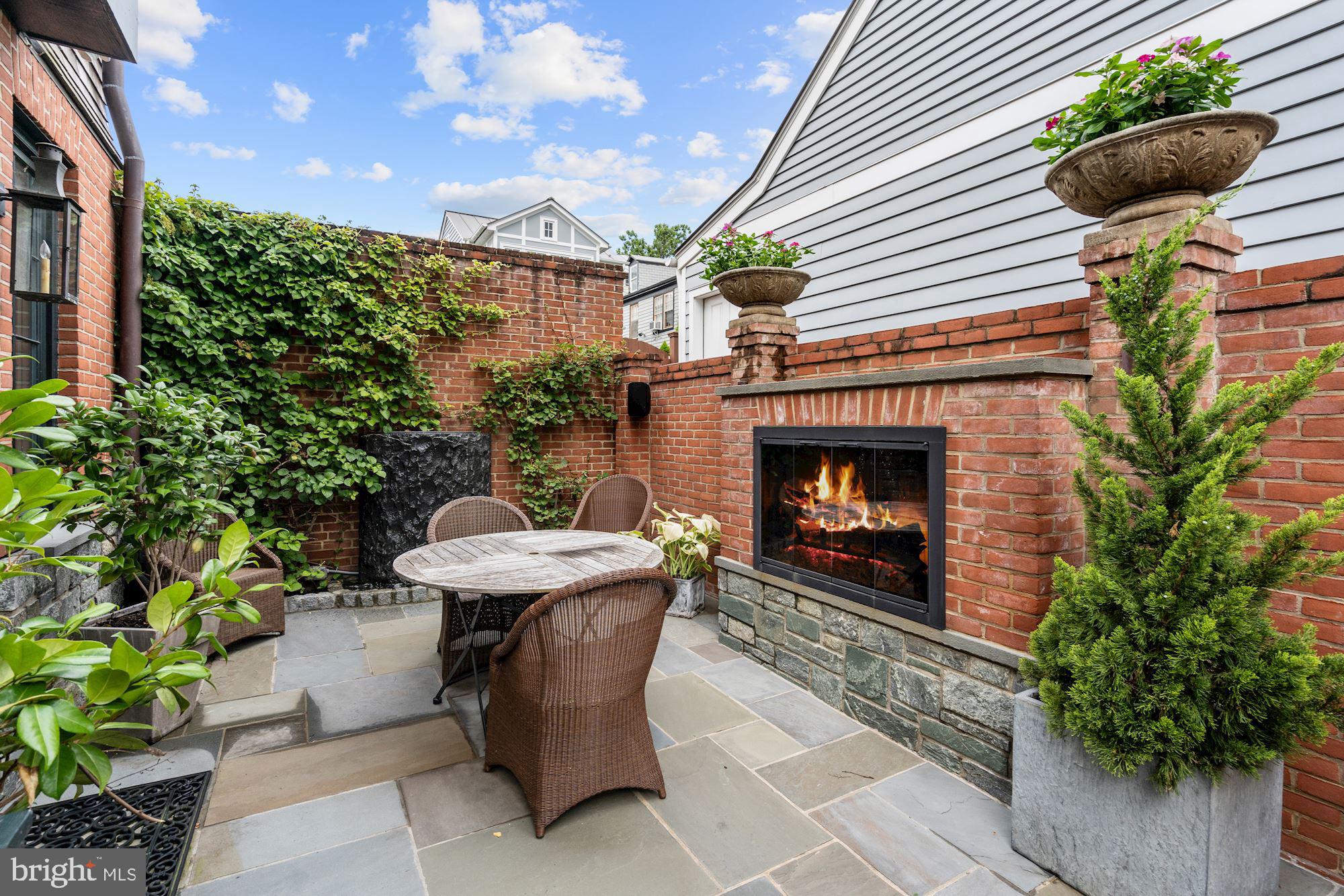 OLD TOWN ALEXANDRIA - Residential