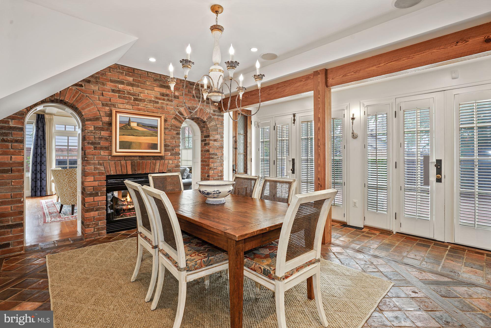 OLD TOWN ALEXANDRIA - Residential