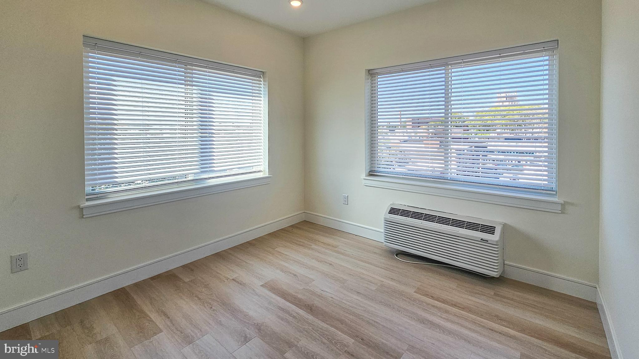 KENSINGTON - Residential Lease