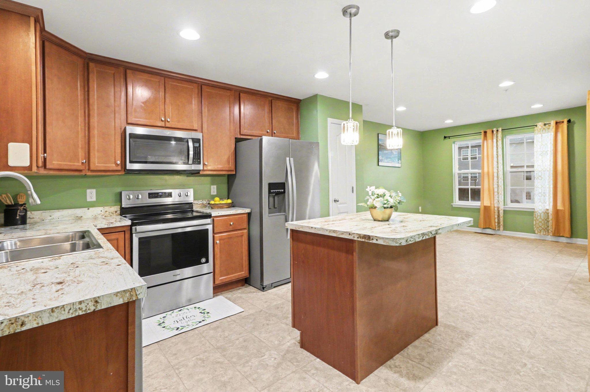 MOUNTAIN SHADOWS - Residential