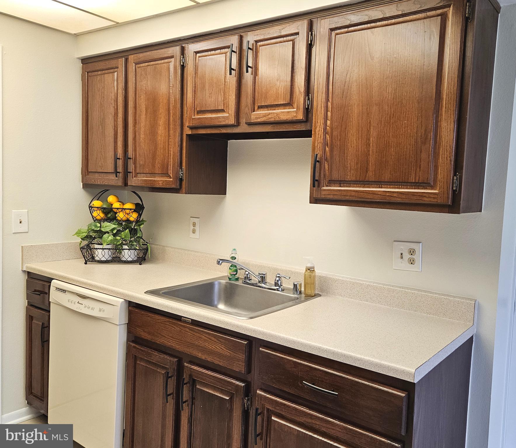 LEISURE WORLD - Residential