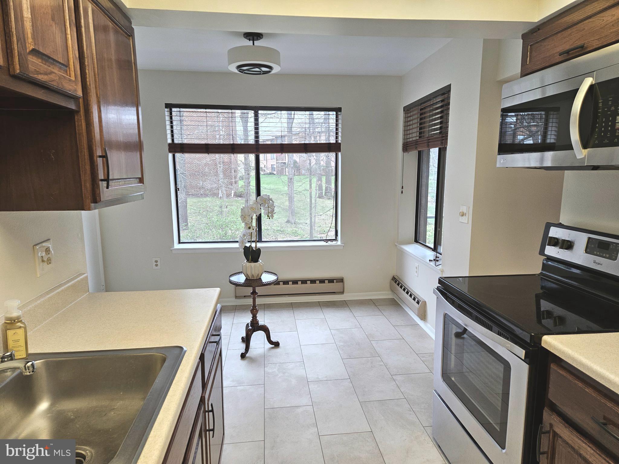 LEISURE WORLD - Residential