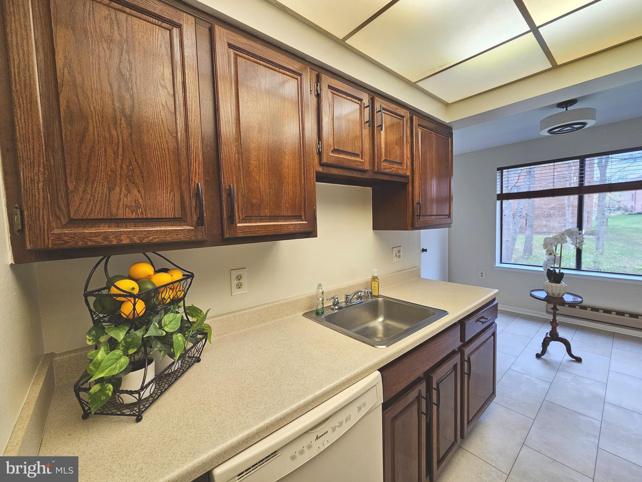 LEISURE WORLD - Residential