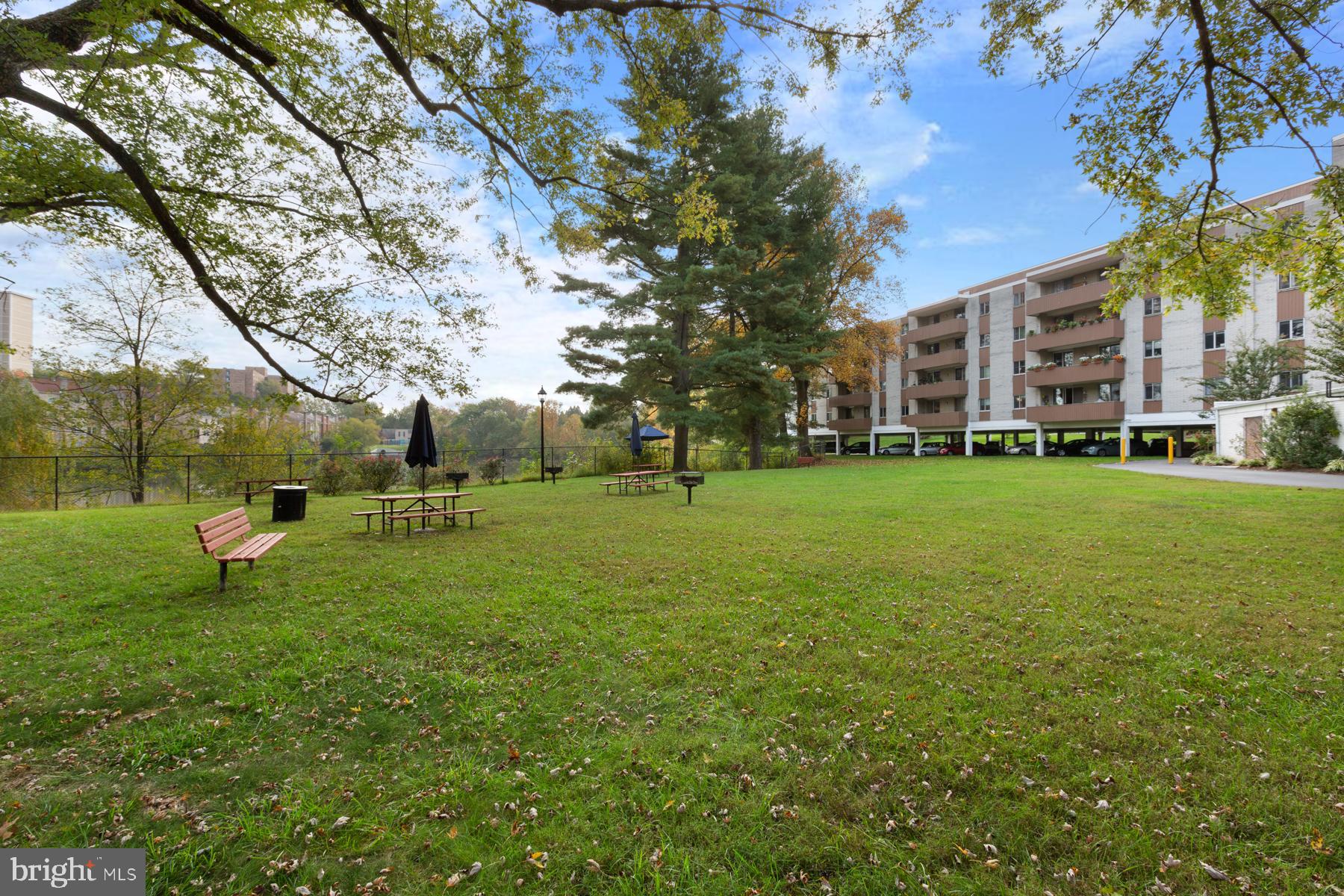 LAKESIDE TERRACE - Residential