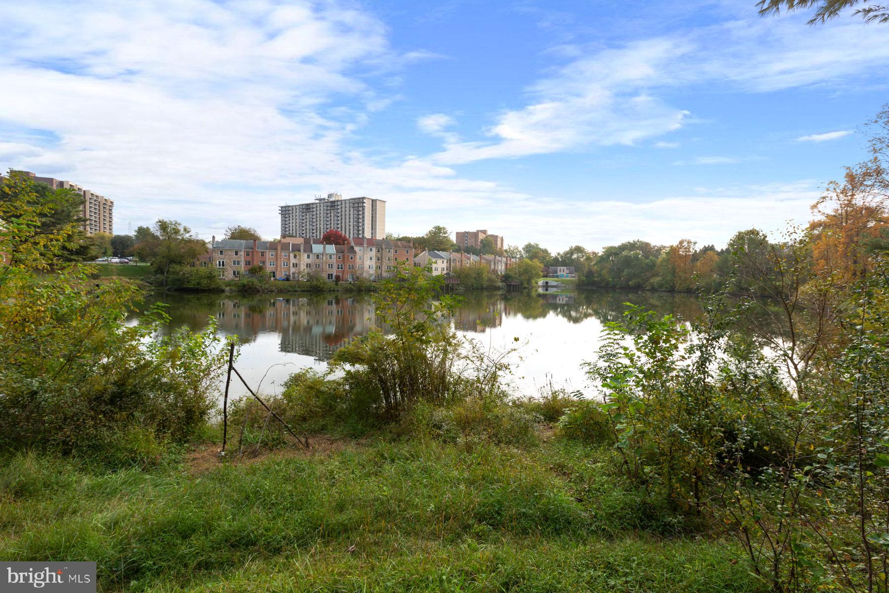 LAKESIDE TERRACE - Residential