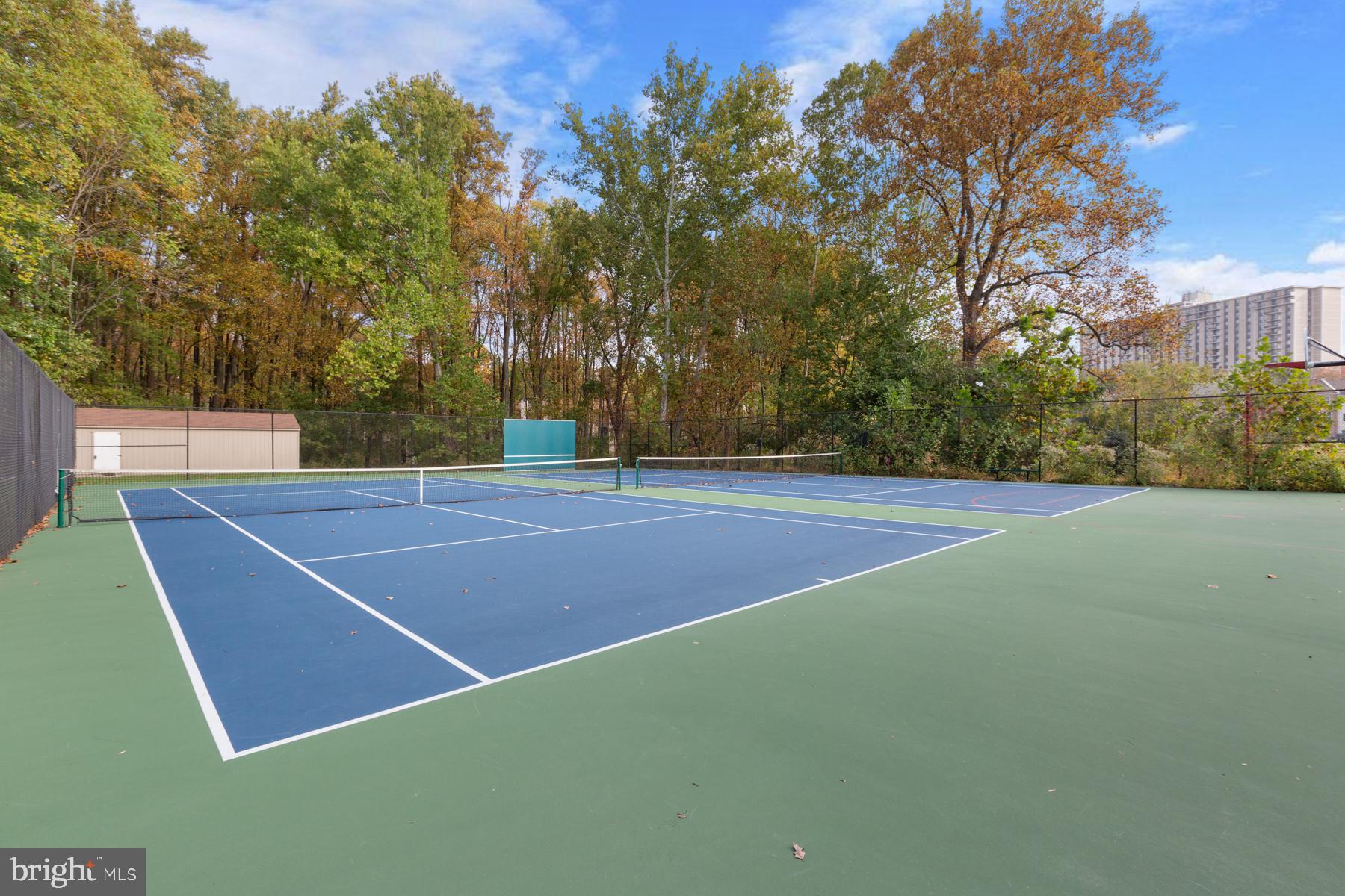 LAKESIDE TERRACE - Residential