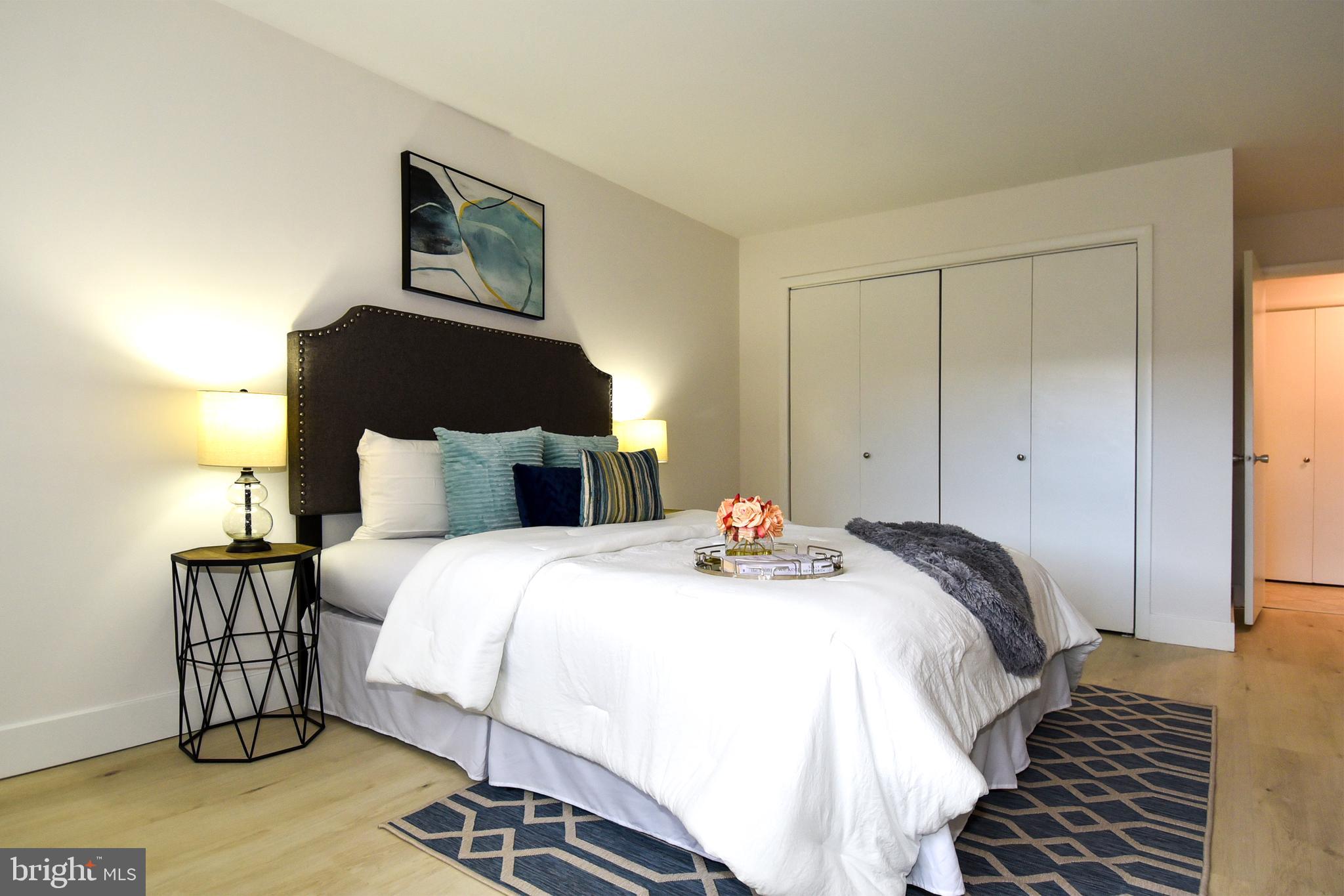 LAKESIDE TERRACE - Residential