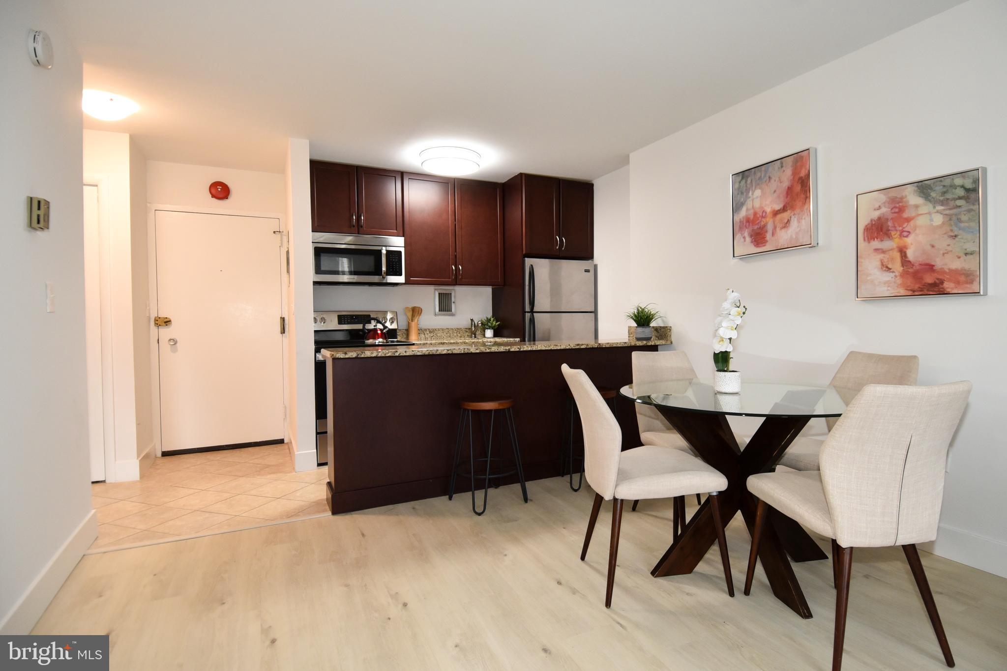 LAKESIDE TERRACE - Residential