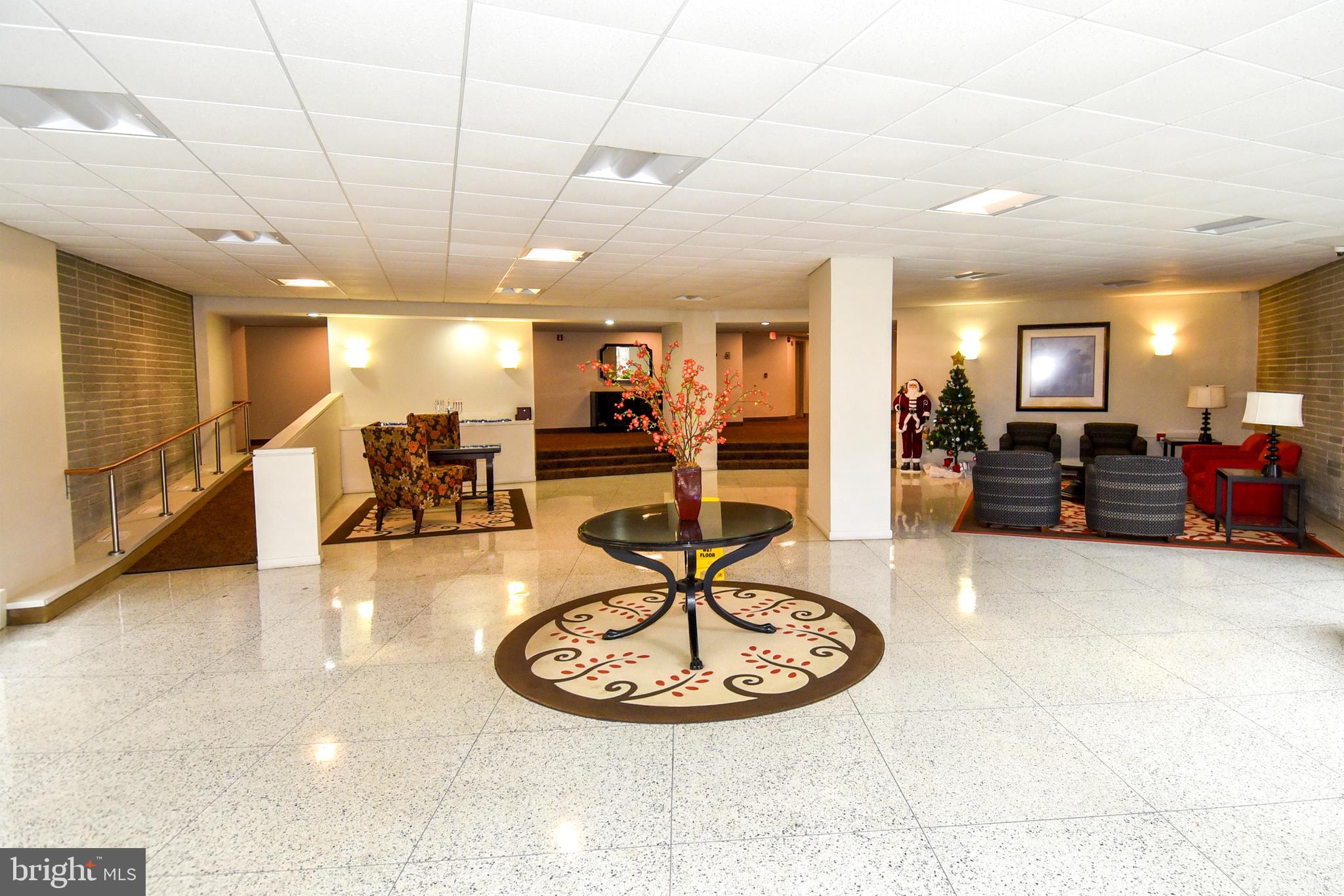 LAKESIDE TERRACE - Residential