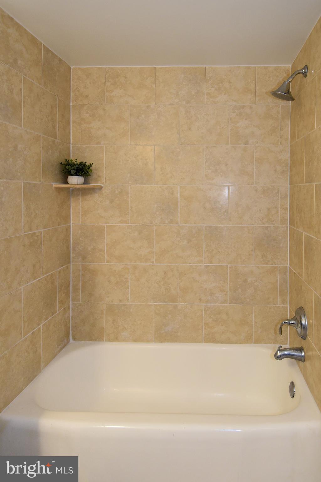 LAKESIDE TERRACE - Residential