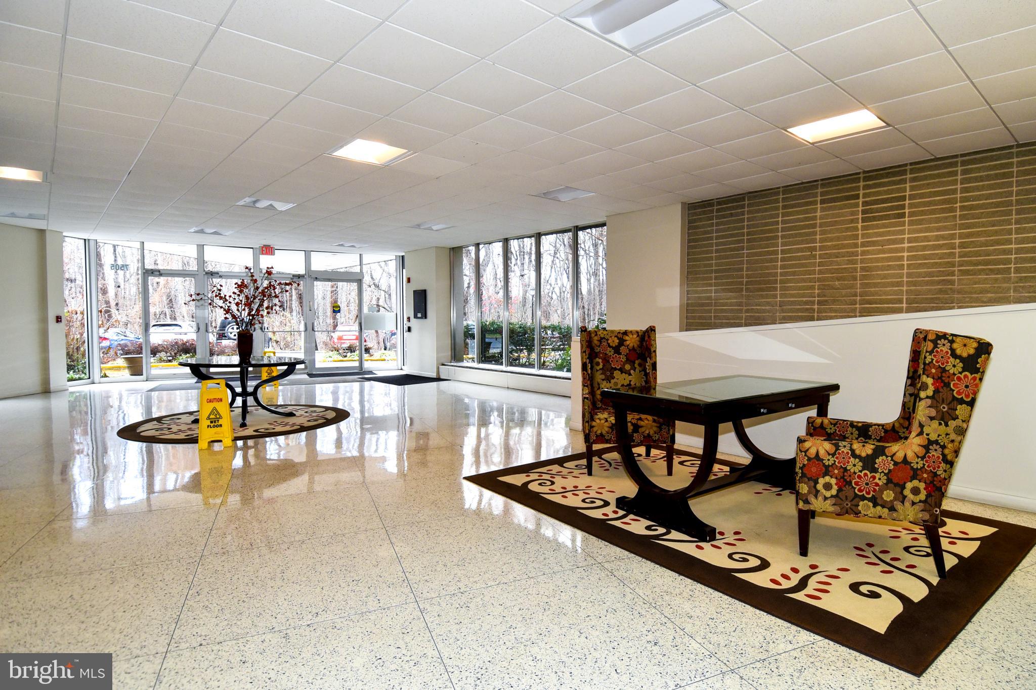 LAKESIDE TERRACE - Residential