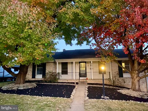 Photo of 111 Watercress Lane, ELIZABETHTOWN, PA 17022 (MLS # PALA2059908)