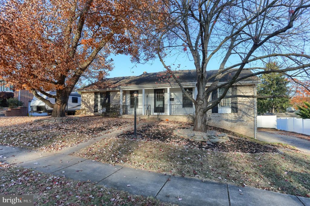 Photo of 111 Watercress Lane, ELIZABETHTOWN, PA 17022 (MLS # PALA2059908)