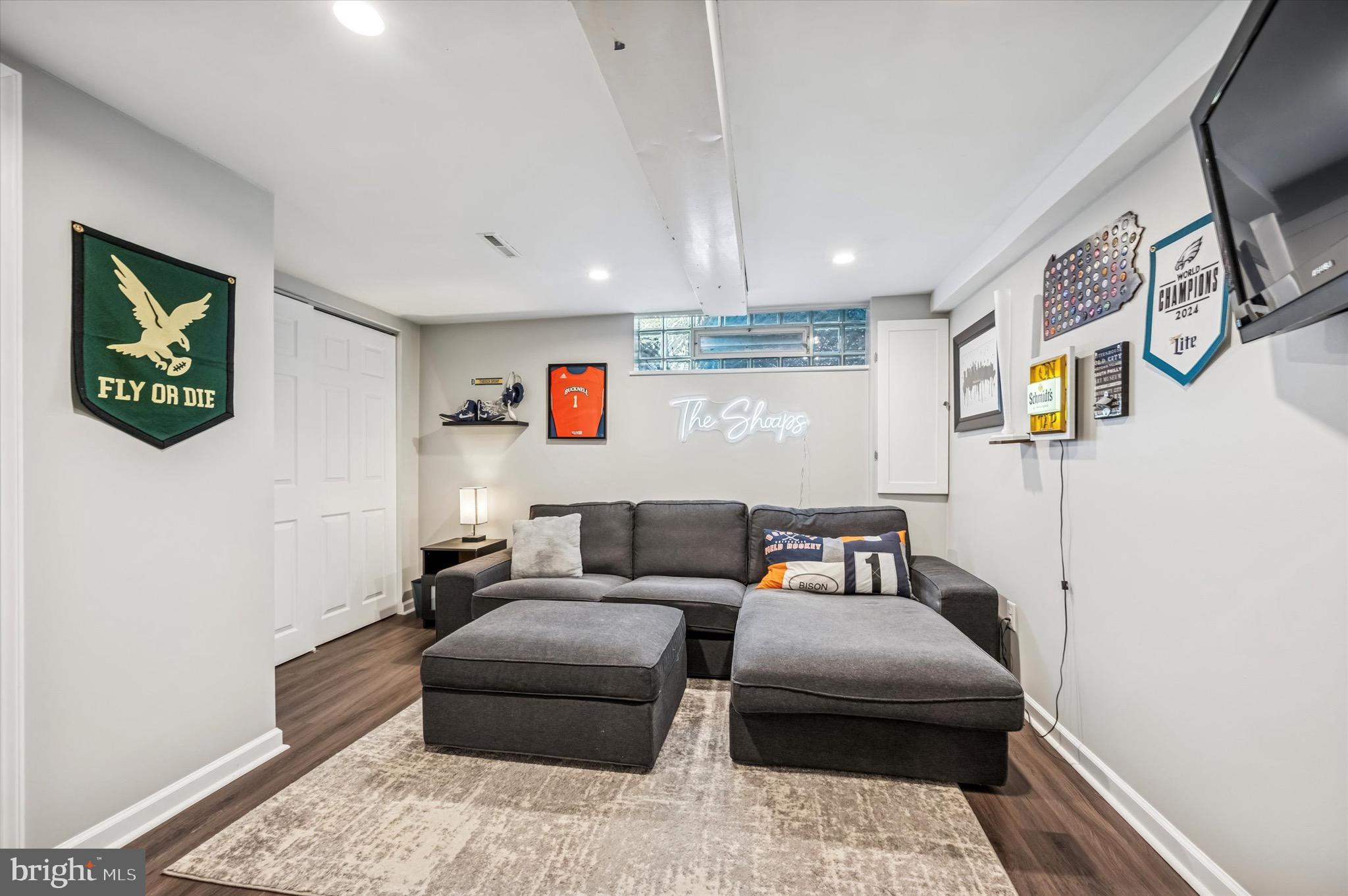 ROXBOROUGH - Residential