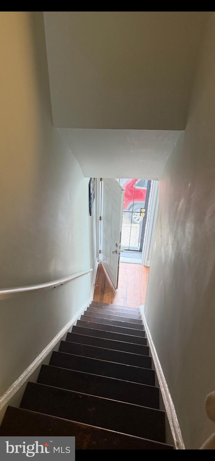 HOLLINS MARKET - Residential