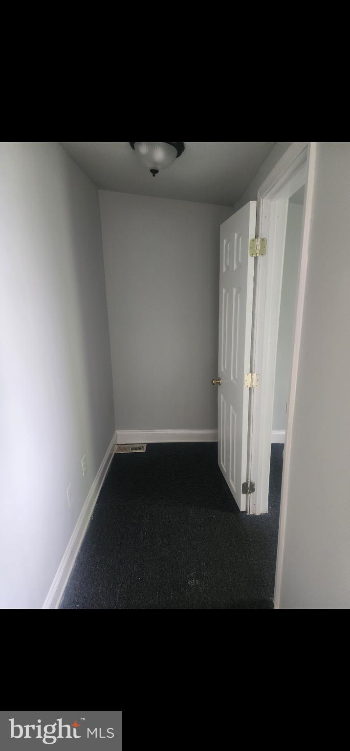 HOLLINS MARKET - Residential