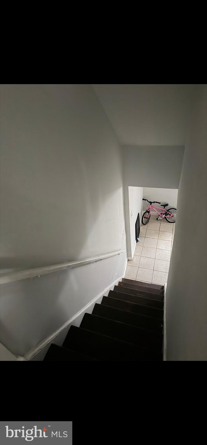 HOLLINS MARKET - Residential