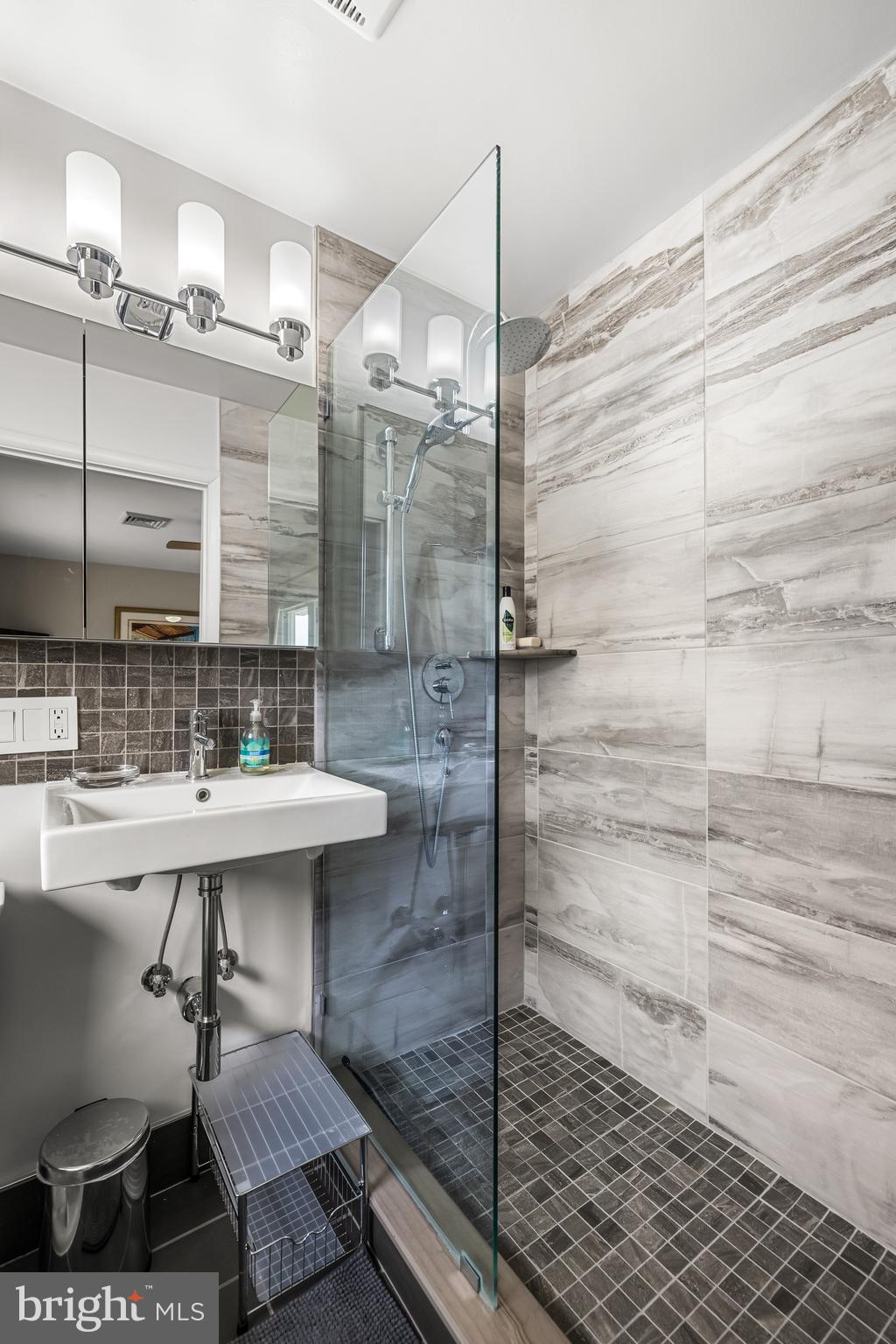 CAMPUS HILLS - Residential