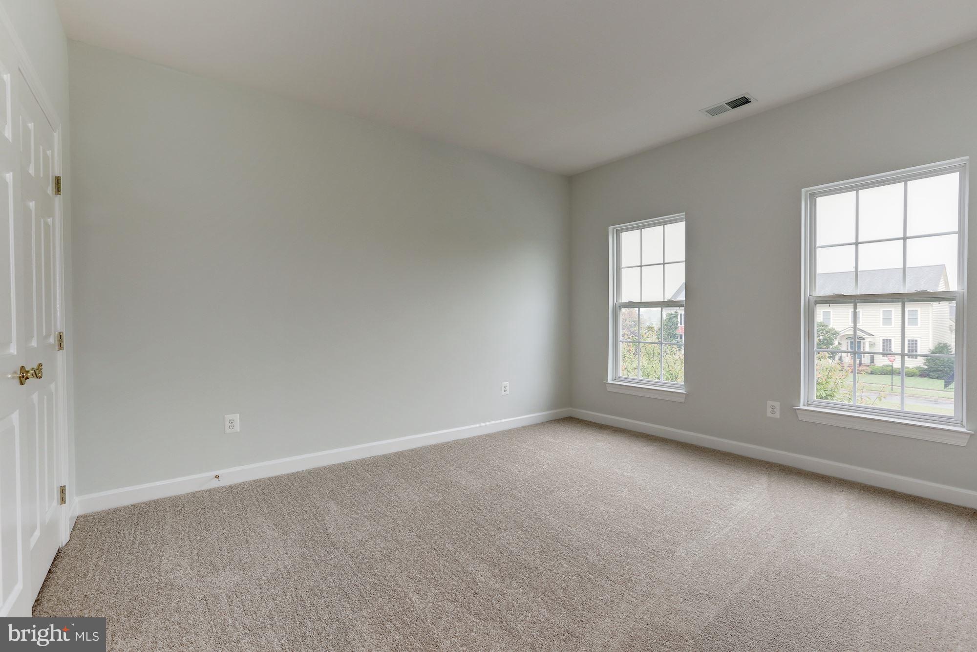 ADAMSTOWN COMMONS - Residential Lease