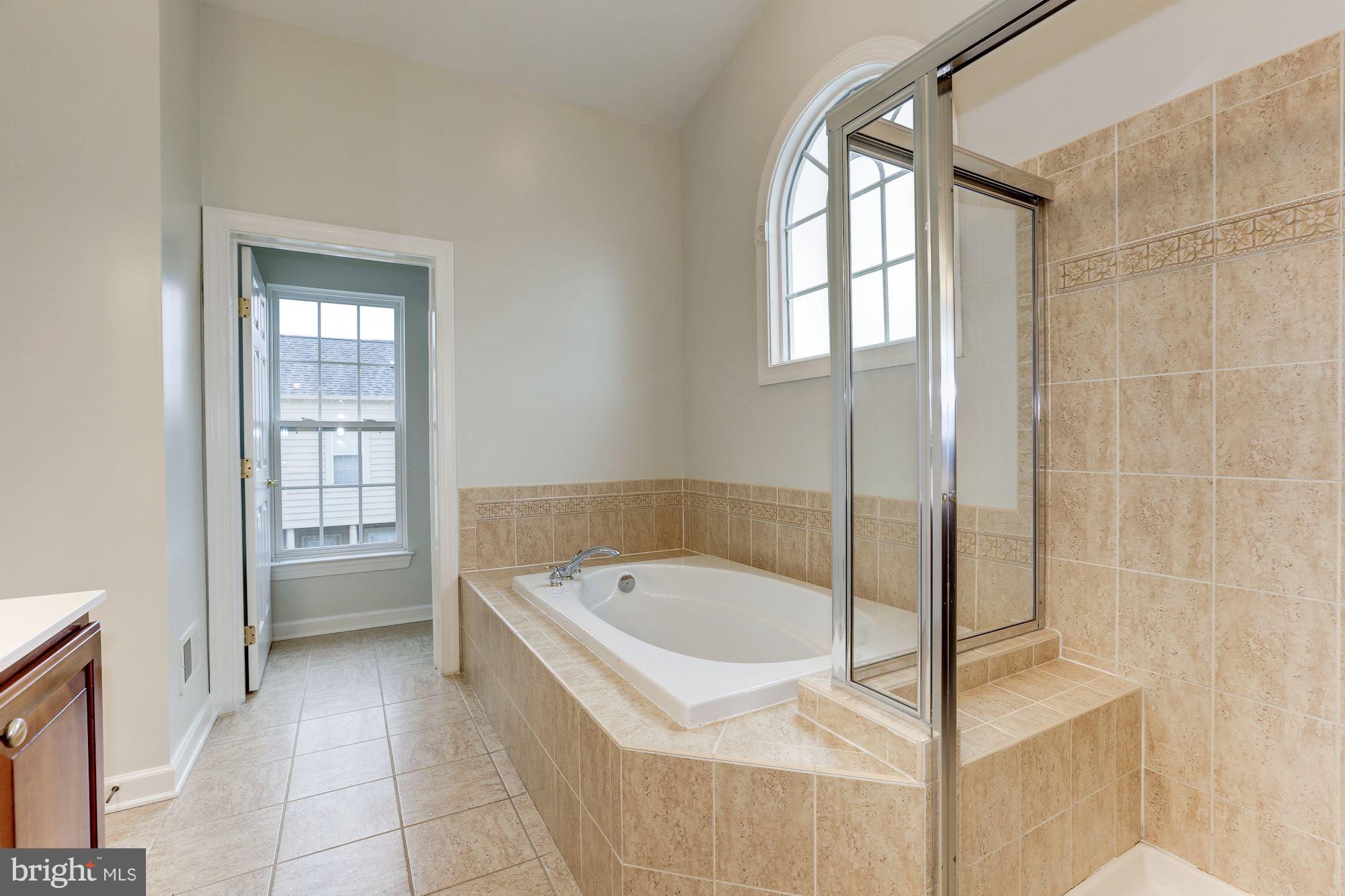 ADAMSTOWN COMMONS - Residential Lease