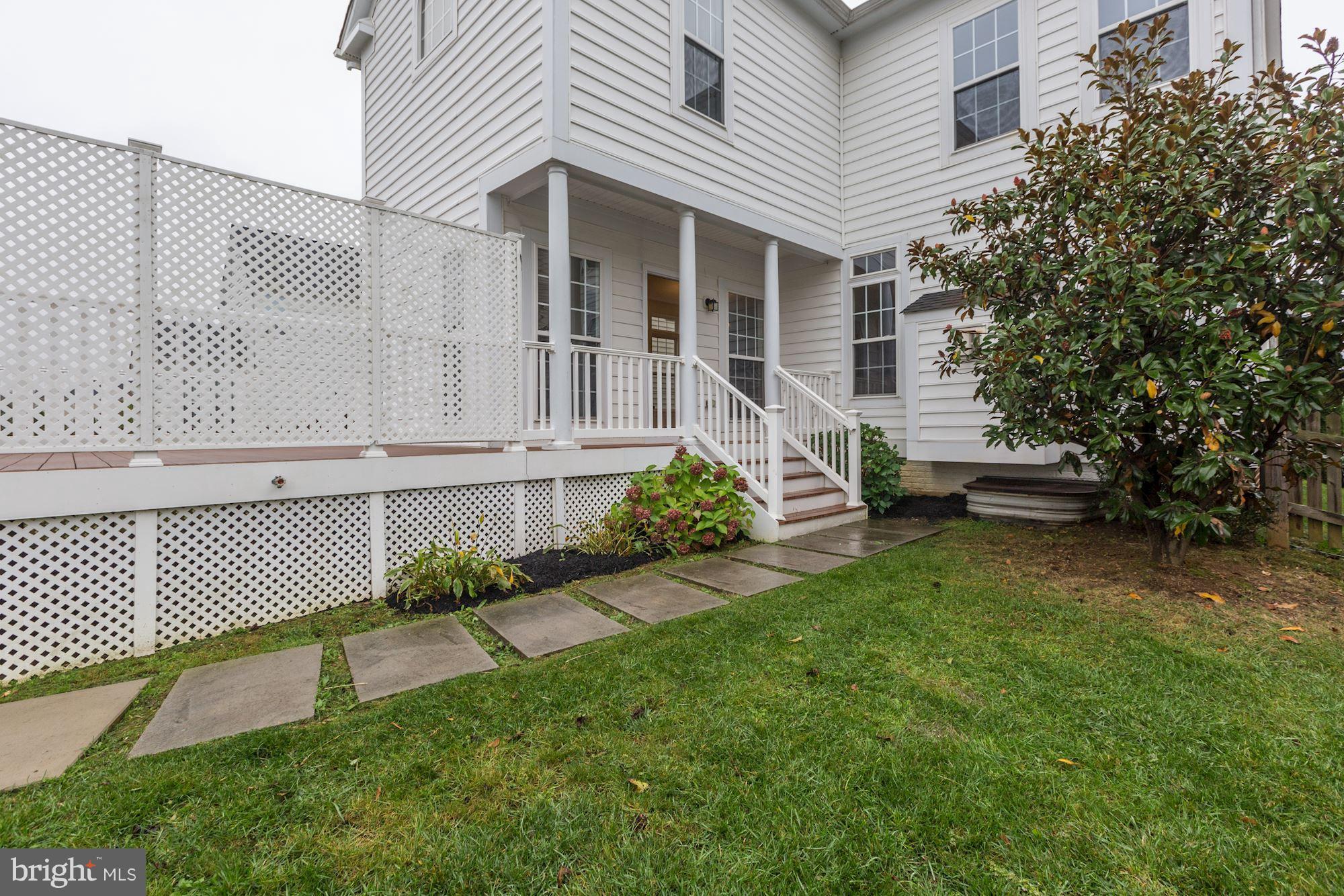 ADAMSTOWN COMMONS - Residential Lease