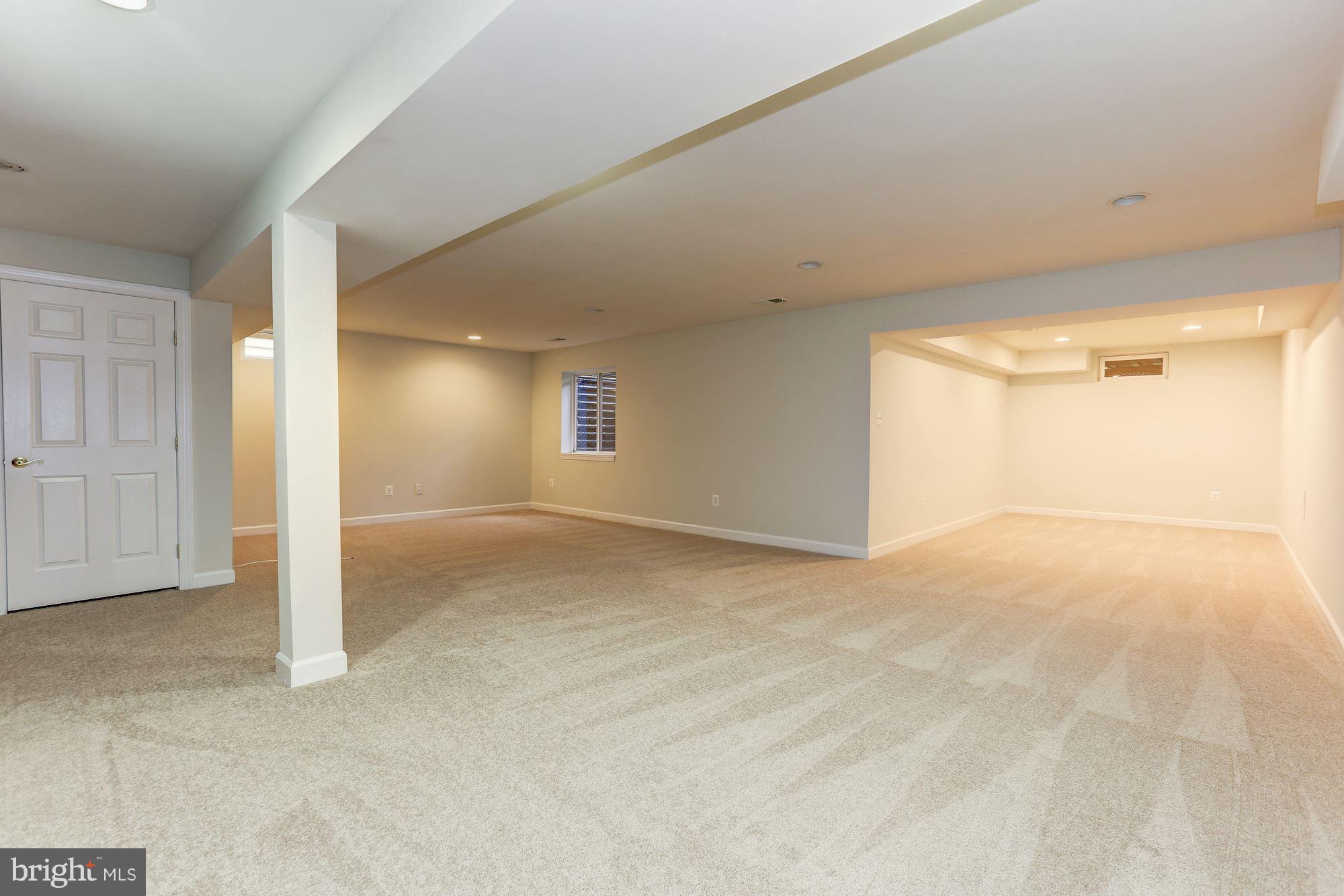 ADAMSTOWN COMMONS - Residential Lease