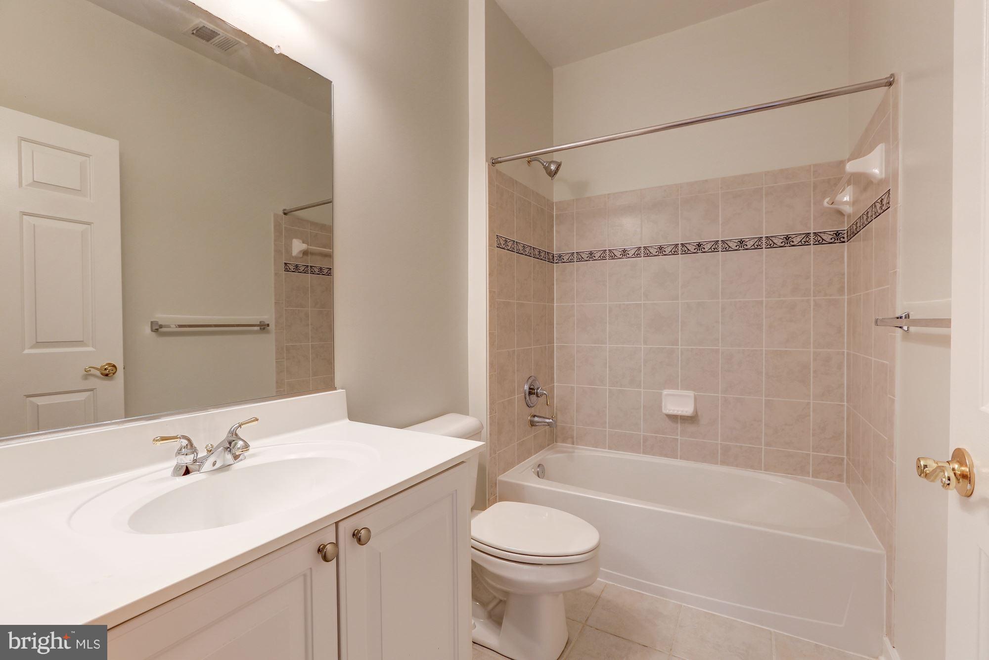 ADAMSTOWN COMMONS - Residential Lease