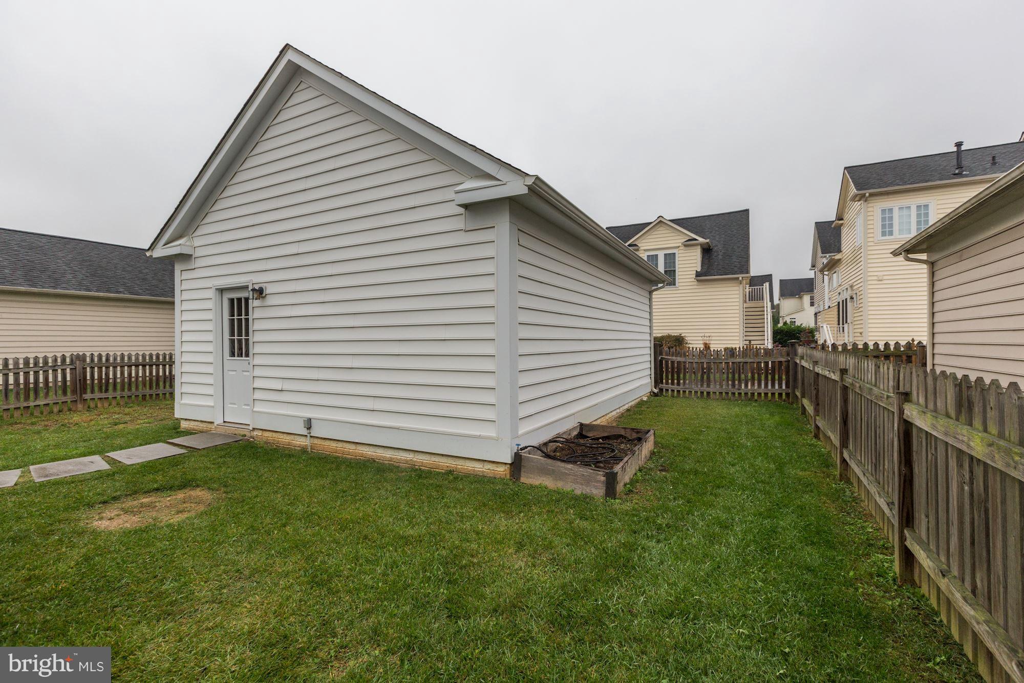 ADAMSTOWN COMMONS - Residential Lease