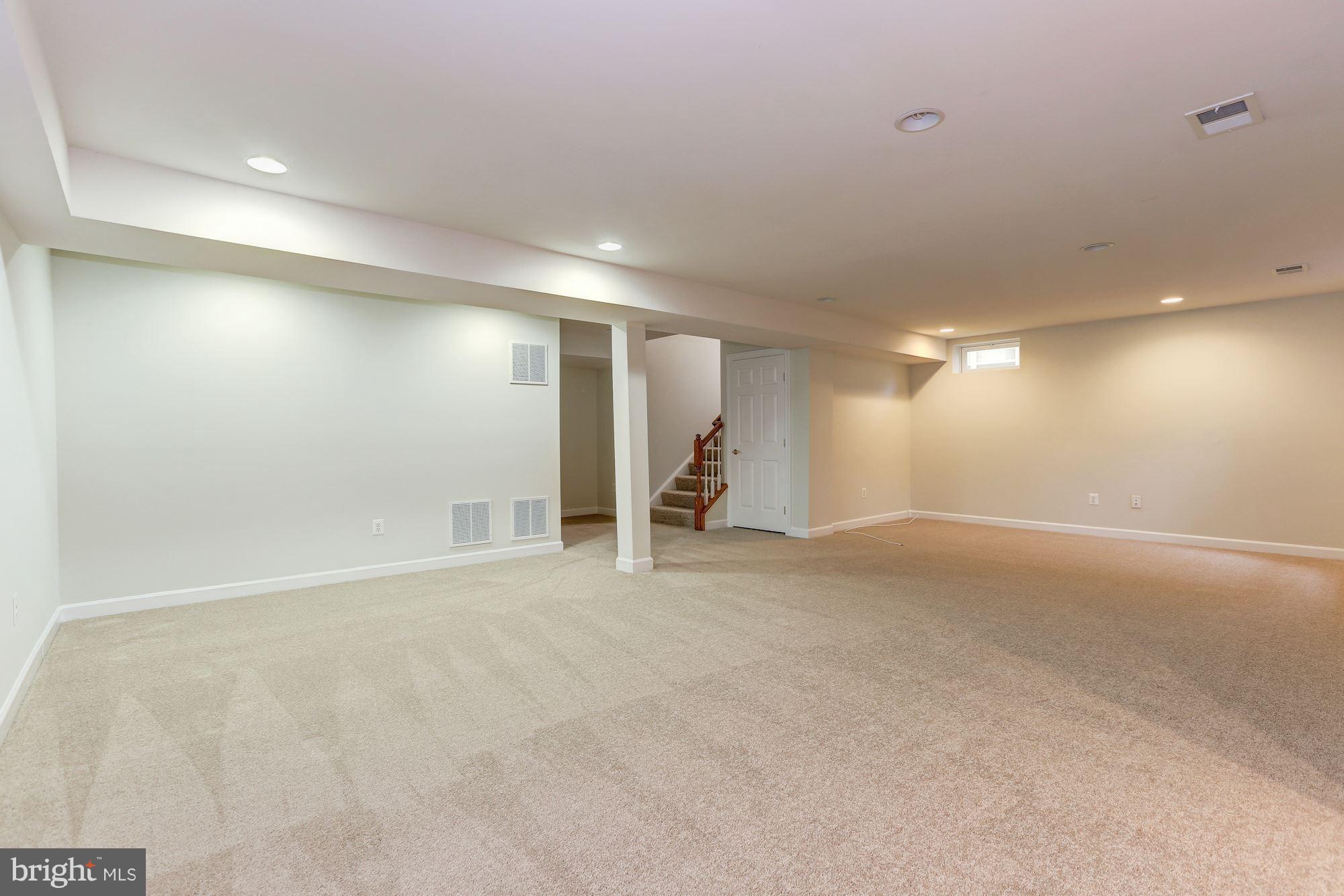 ADAMSTOWN COMMONS - Residential Lease