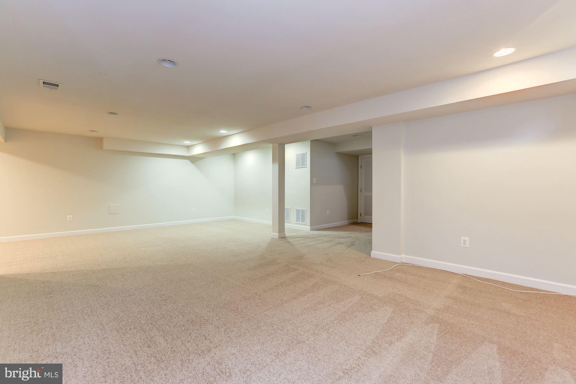 ADAMSTOWN COMMONS - Residential Lease