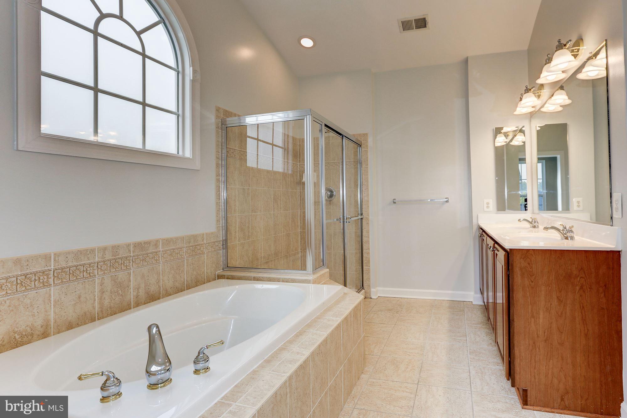 ADAMSTOWN COMMONS - Residential Lease