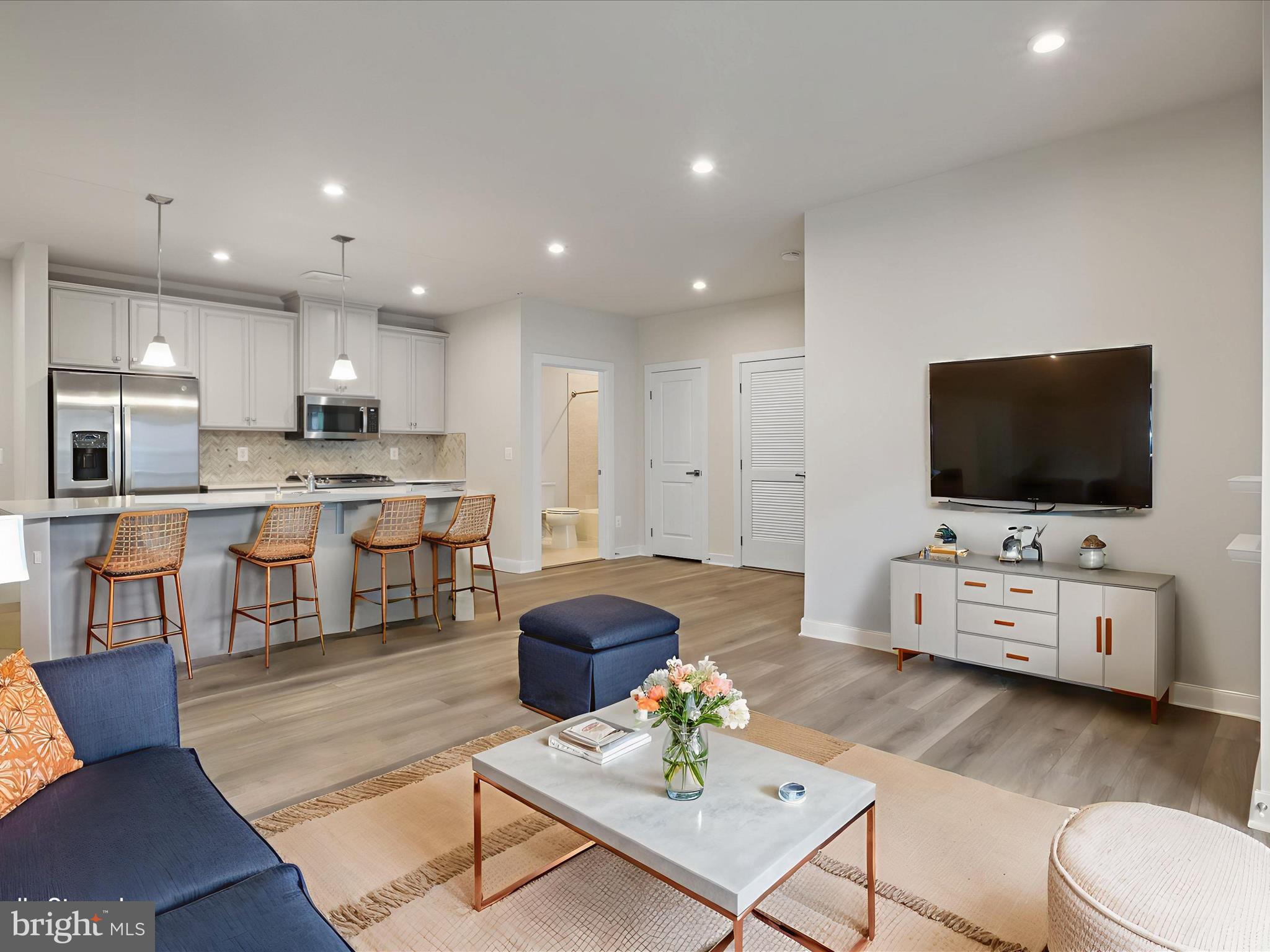 LOUDOUN VIEW CONDO FLATS - Residential